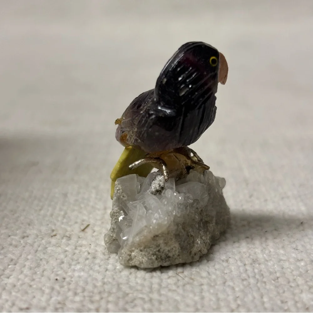 Small Stone Parrot Sculpture Carved And Mounted On NaturalQuartz CrystalCluster - Picture 6 of 7